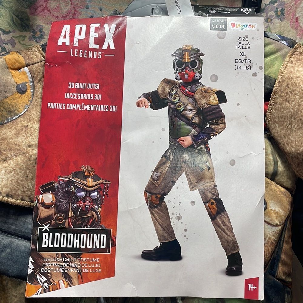 Halloween costume Apex legends bloodhound dress up